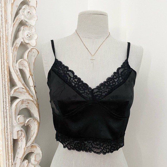 Crop satin cami with lace - Picture 5 of 8